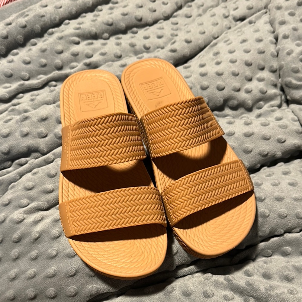 Reef sandals size 7